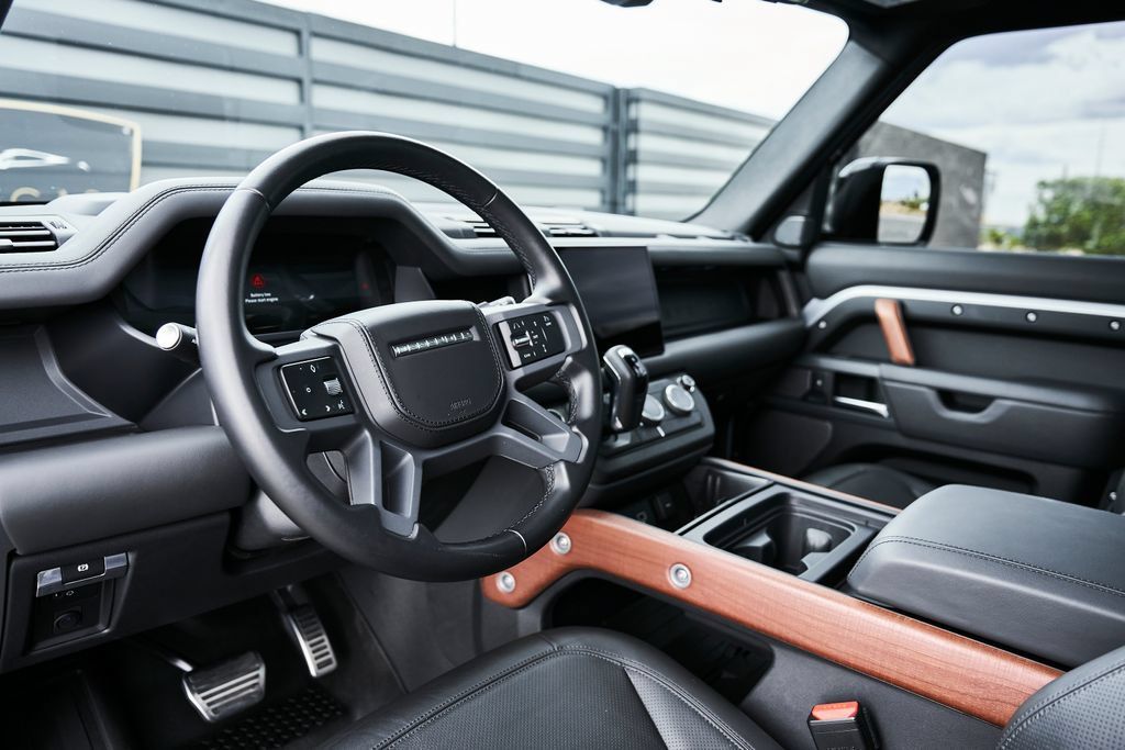 Used 2023 Land Rover Defender 110 X AWD/4WD image 2