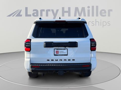 Used 2025 Toyota 4Runner SR5 AWD/4WD image 4