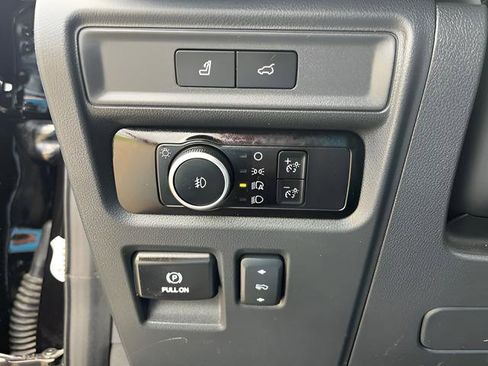 Used 2024 Ford Expedition Limited AWD/4WD image 24