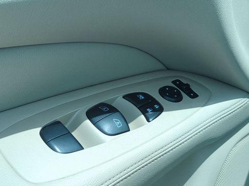 Used 2020 Nissan Pathfinder Platinum FWD image 15