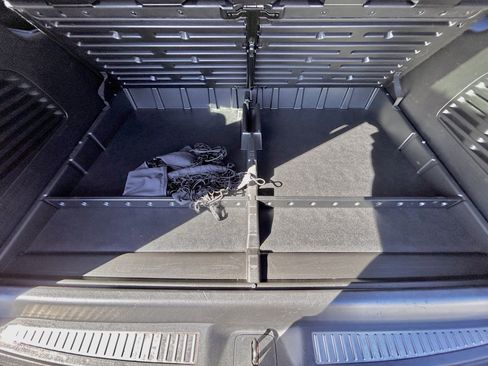 Used 2020 Chevrolet Suburban LT image 10