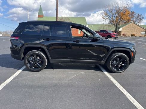 New 2025 Jeep Grand Cherokee Altitude image 8