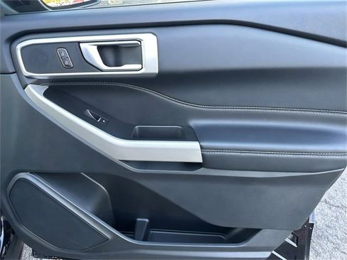 Used 2024 Ford Explorer XLT image 24