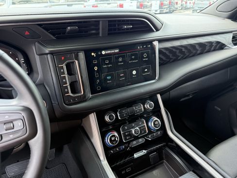 Used 2024 GMC Yukon Denali RWD image 19