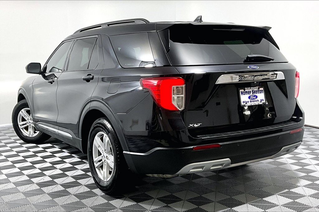 Used 2024 Ford Explorer XLT w/ Equipment Group 202A RWD image 11