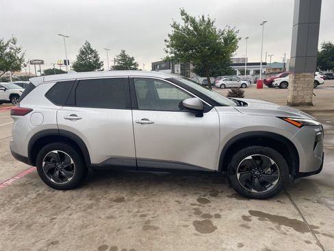 Used 2024 Nissan Rogue SV FWD image 7