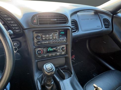 Used 2004 Chevrolet Corvette Convertible w/ Preferred Equipment Group RWD image 26