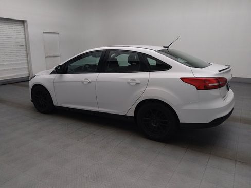 Used 2018 Ford Focus SE FWD image 3