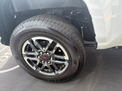 Used 2025 Toyota Tacoma TRD Sport RWD image 5