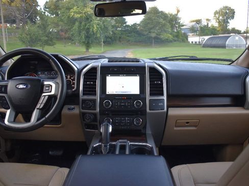 Used 2017 Ford F150 Lariat w/ Equipment Group 501A Mid image 17