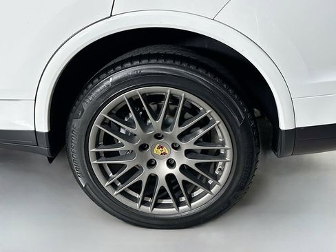 Used 2018 Porsche Cayenne Platinum Edition AWD/4WD image 34