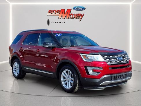 Used 2017 Ford Explorer XLT w/ Equipment Group 202A FWD image 3