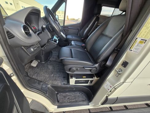 Used 2020 Mercedes-Benz Sprinter 2500 image 2