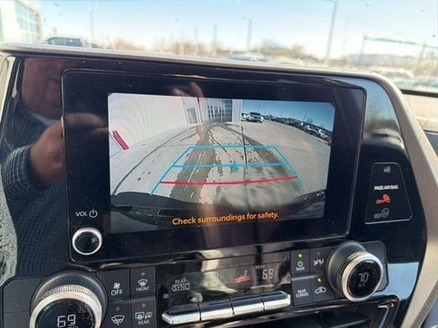 Used 2023 Toyota Highlander L image 5