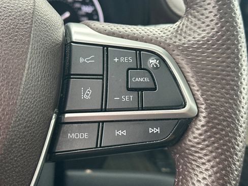 Used 2023 Toyota Sienna Platinum image 38