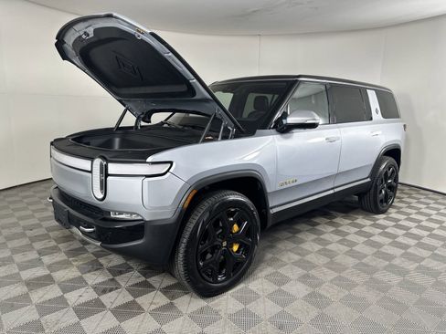 Used 2023 Rivian R1S Adventure image 14