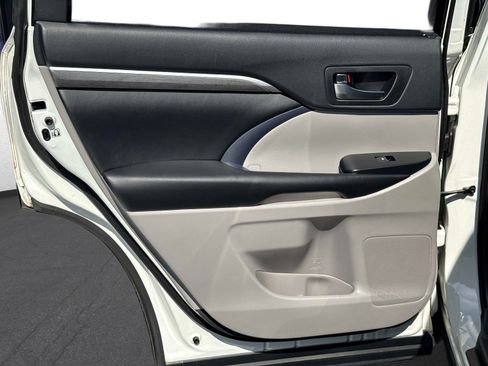 Used 2019 Toyota Highlander Limited Platinum image 13