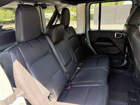Used 2024 Jeep Wrangler Unlimited Sahara w/ Technology Group AWD/4WD image 32