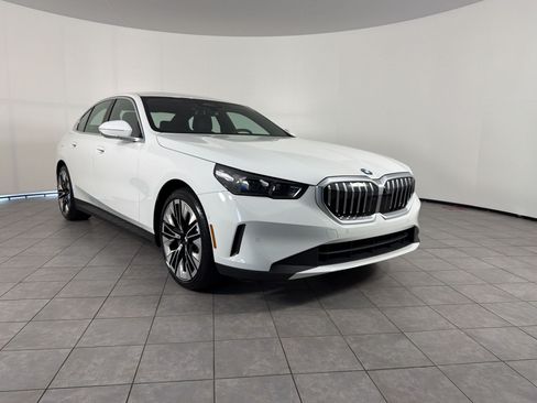 Used 2026 BMW 530i RWD image 7