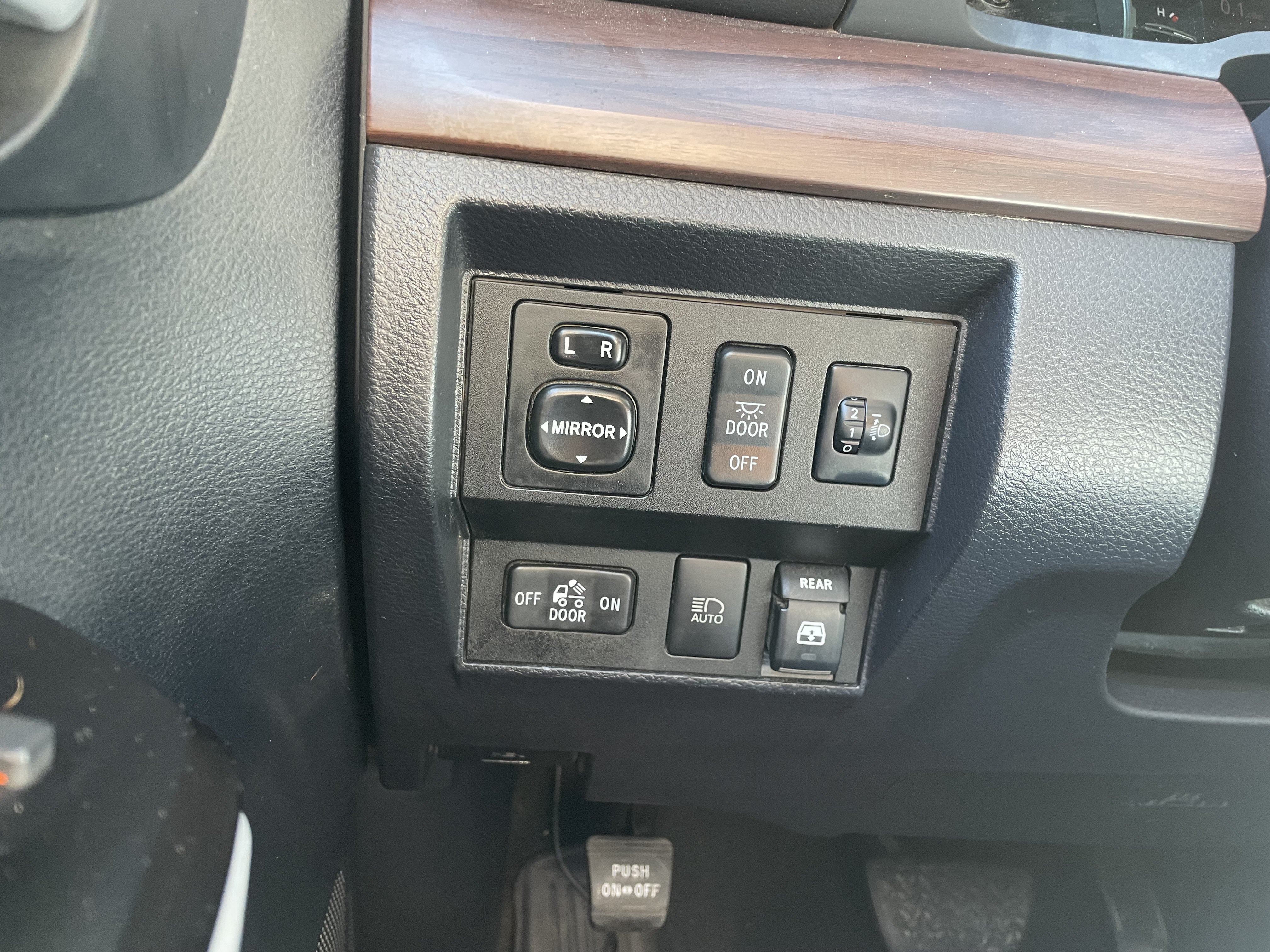 Used 2018 Toyota Tundra Limited w/ Limited Premium Package AWD/4WD image 14