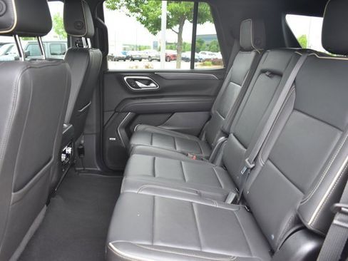 Used 2024 GMC Yukon SLT RWD image 15