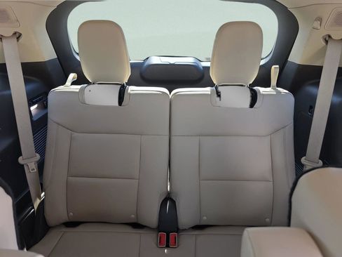 Used 2020 Ford Explorer Platinum w/ Premium Technology Package image 18