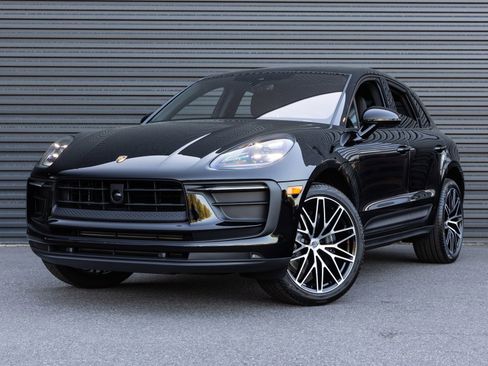 Certified 2026 Porsche Macan AWD/4WD image 1