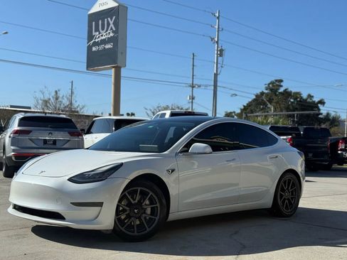 Used 2020 Tesla Model 3 Standard Range image 1