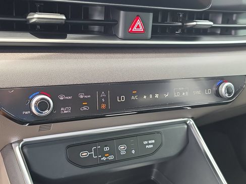 New 2026 Kia Carnival EX FWD image 26