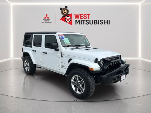 Used 2018 Jeep Wrangler Unlimited Sahara AWD/4WD image 7