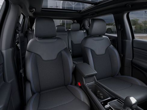 New 2026 Jeep Compass Latitude w/ Sun and Sound Group AWD/4WD image 16