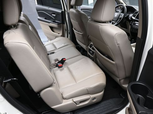 Used 2016 Honda Pilot Touring image 19