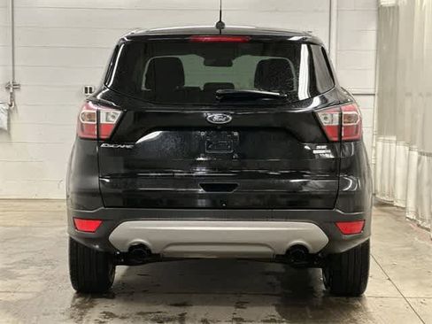 Used 2017 Ford Escape SE image 4