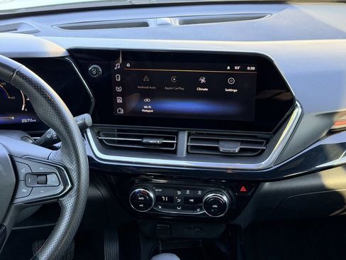 Certified 2024 Chevrolet Trax RS w/ Sunroof Package image 16