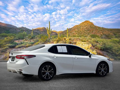 Used 2018 Toyota Camry SE FWD image 4