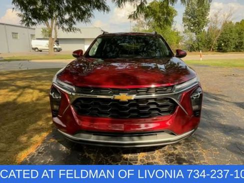 Used 2024 Chevrolet Trax LT w/ Driver Confidence Package FWD image 3