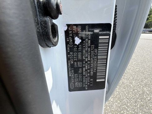 Used 2023 Hyundai Venue SEL w/ Cargo Package FWD image 29