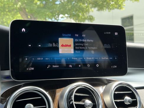 Certified 2020 Mercedes-Benz GLC 300 4MATIC image 25