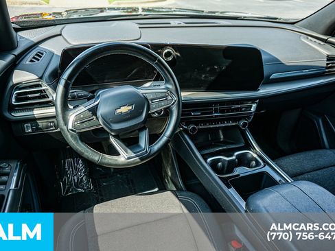 Used 2025 Chevrolet Traverse LT FWD image 31