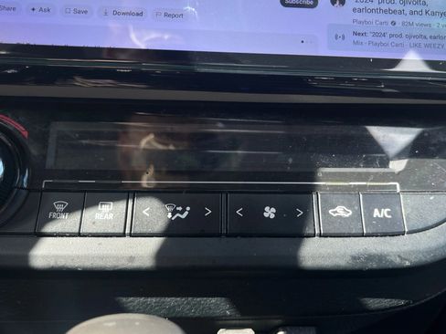 Used 2014 Toyota Corolla LE image 22