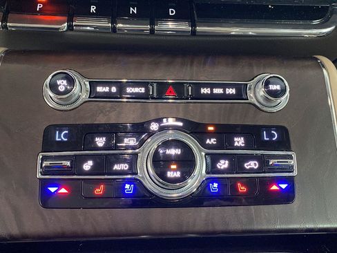 Used 2020 Lincoln Aviator Reserve w/ Equipment Group 202A AWD/4WD image 16