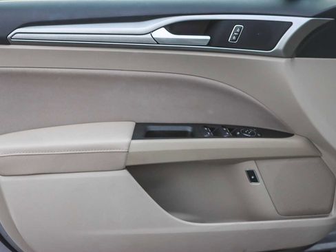 Used 2020 Ford Fusion SE image 19