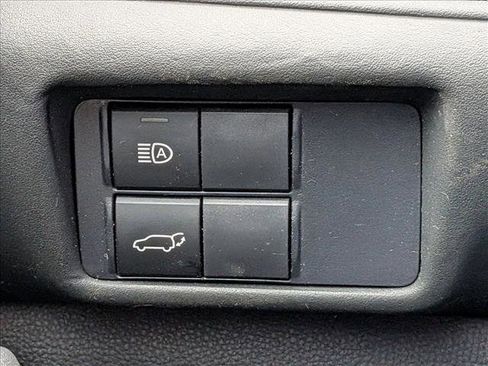 Used 2021 Toyota Highlander LE AWD/4WD image 13