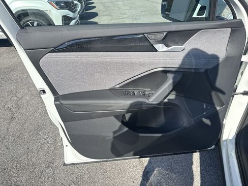 New 2025 Volkswagen Tiguan S image 19