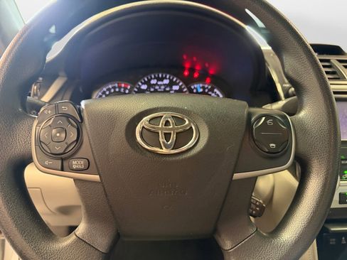 Used 2012 Toyota Camry LE FWD image 13