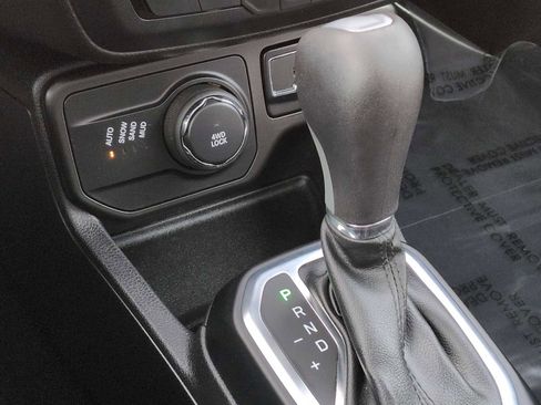 Used 2018 Jeep Renegade Latitude w/ UConnect 8.4 Nav Group image 34