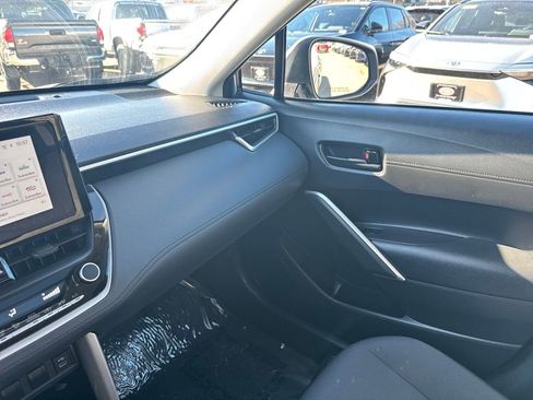 Used 2024 Toyota Corolla Cross LE image 29