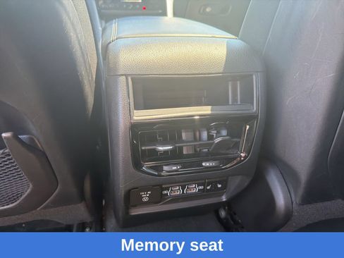 Used 2023 Jeep Grand Cherokee Limited AWD/4WD image 19