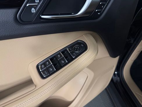 Certified 2023 Porsche Macan image 21