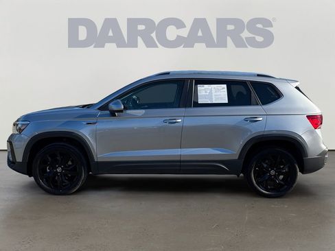 Used 2024 Volkswagen Taos SE image 4